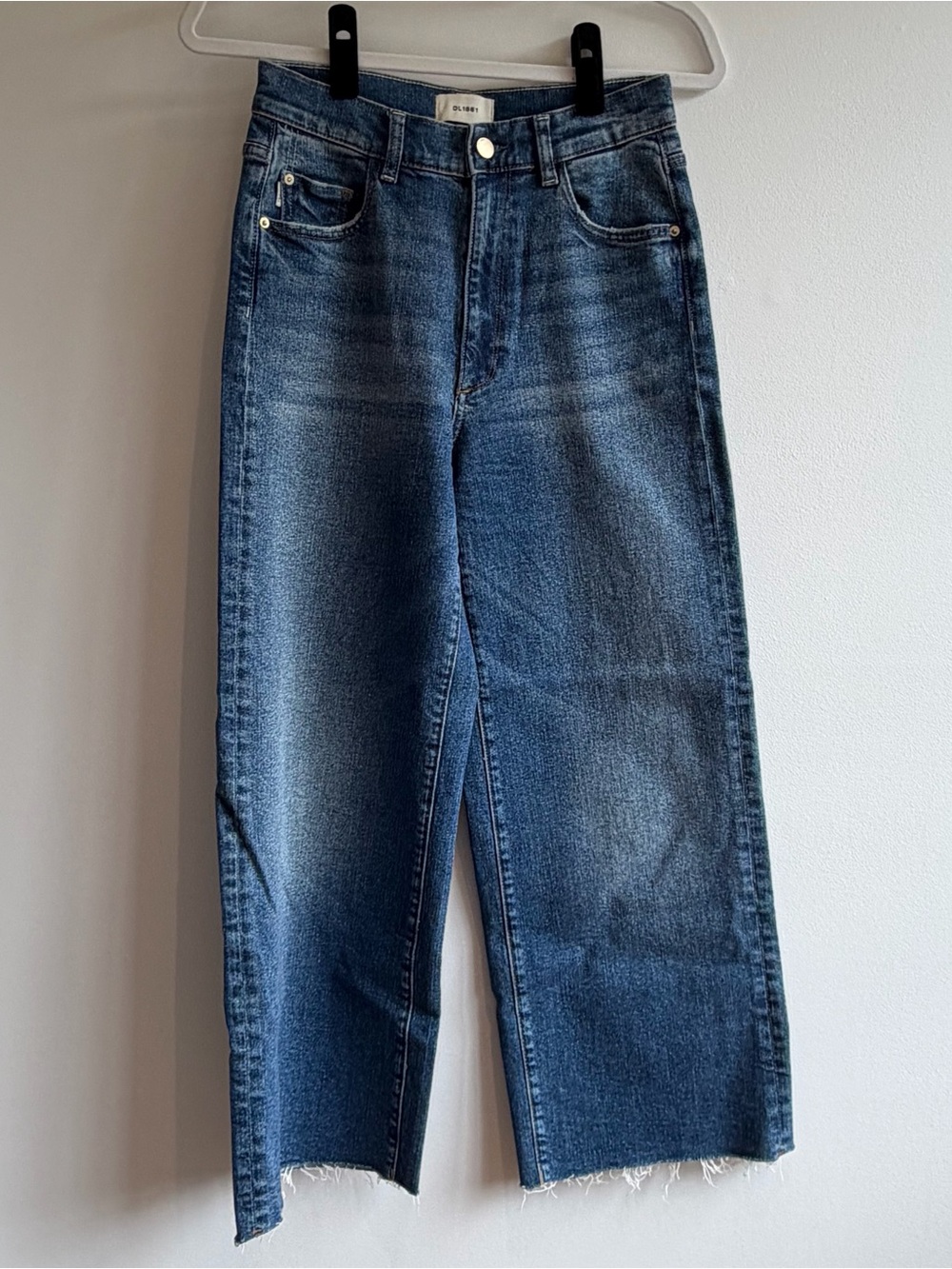 DL1961 Wide-Leg Cropped Jeans in Medium Blue